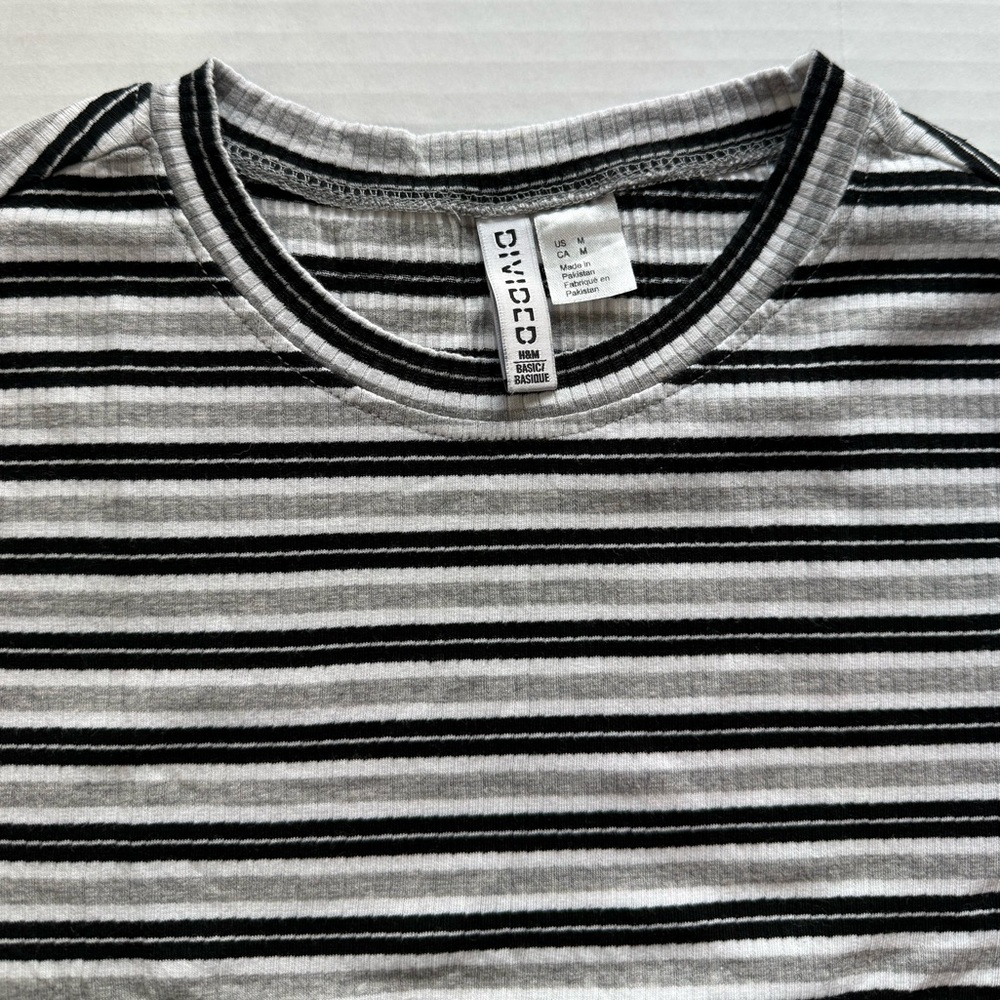 H&M Divided Black Gray & White Striped Ribbed Crop Top Size M - Picture 3 of 12